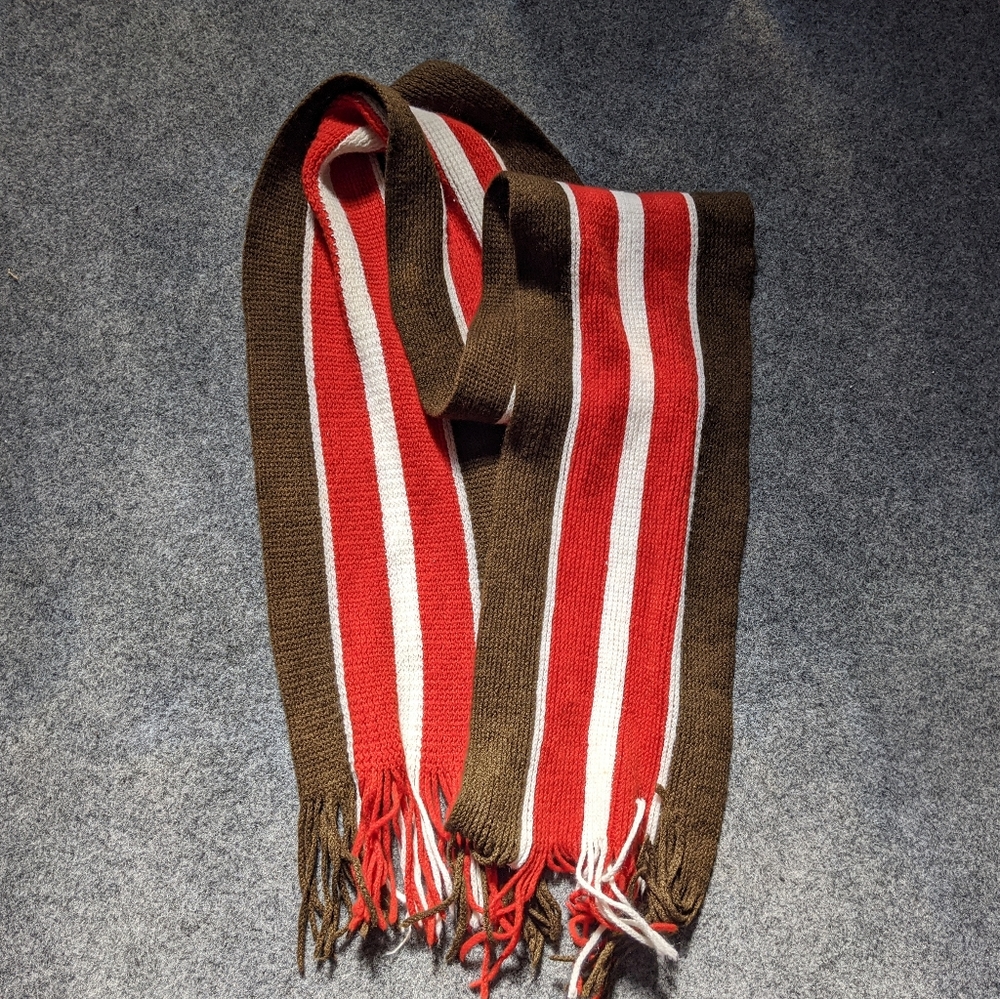 Vintage 1970s knit scarf